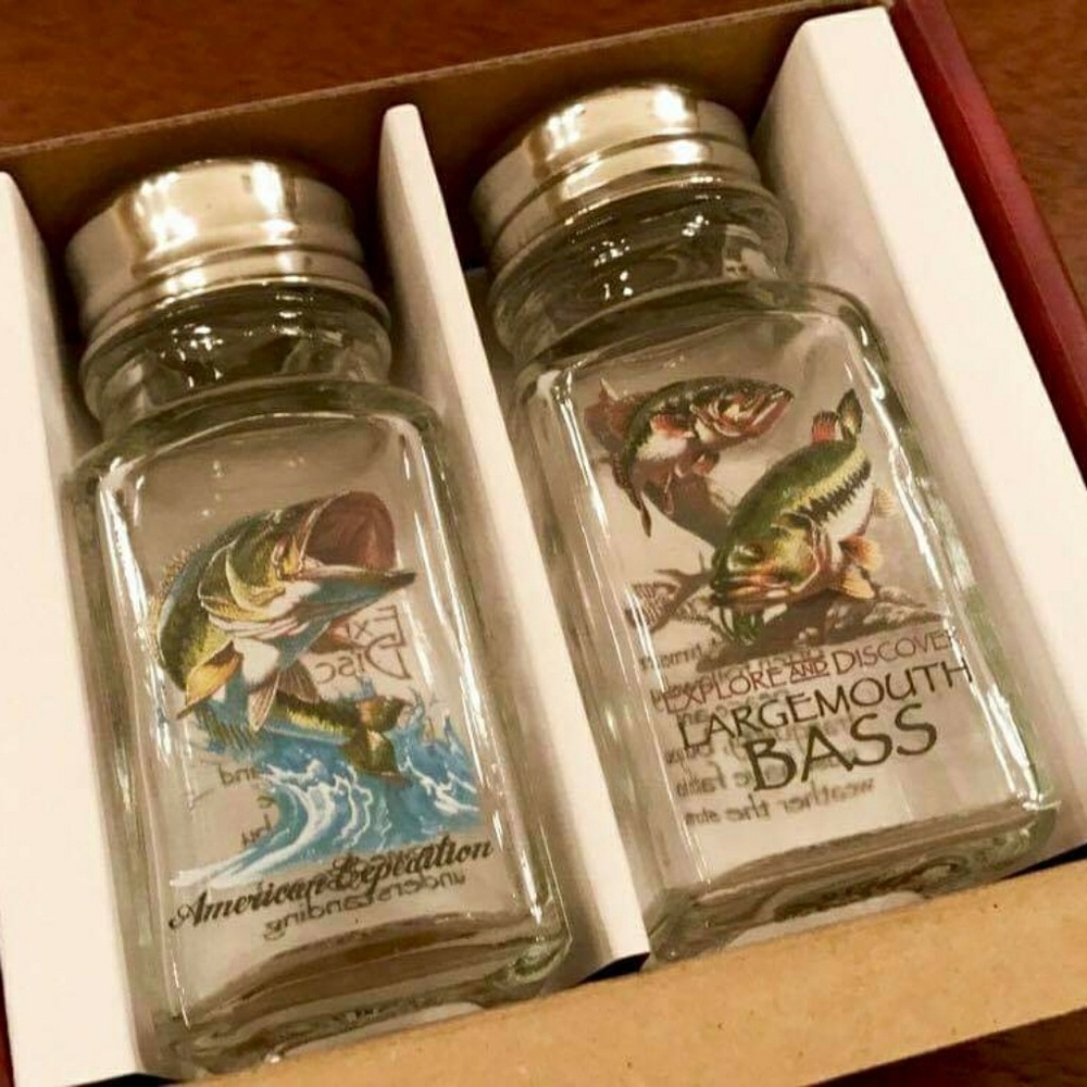 Salt & pepper shakers